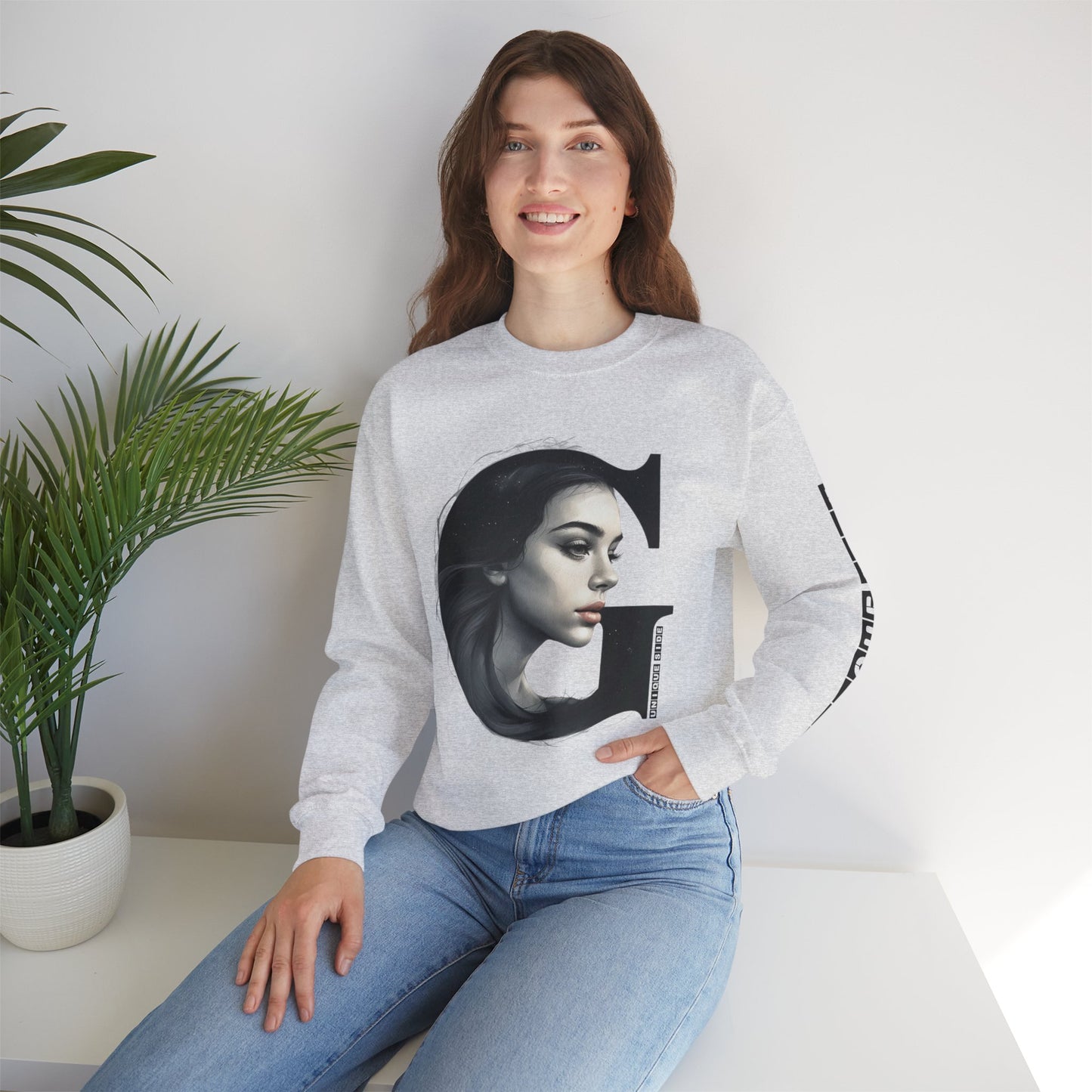 Letter G, Stylish Artistic Sweatshirt, Trendy Crewneck, Graphic Sweater, Cozy Unisex Top, Unique Gift for Art Lovers, Everyday Comfort