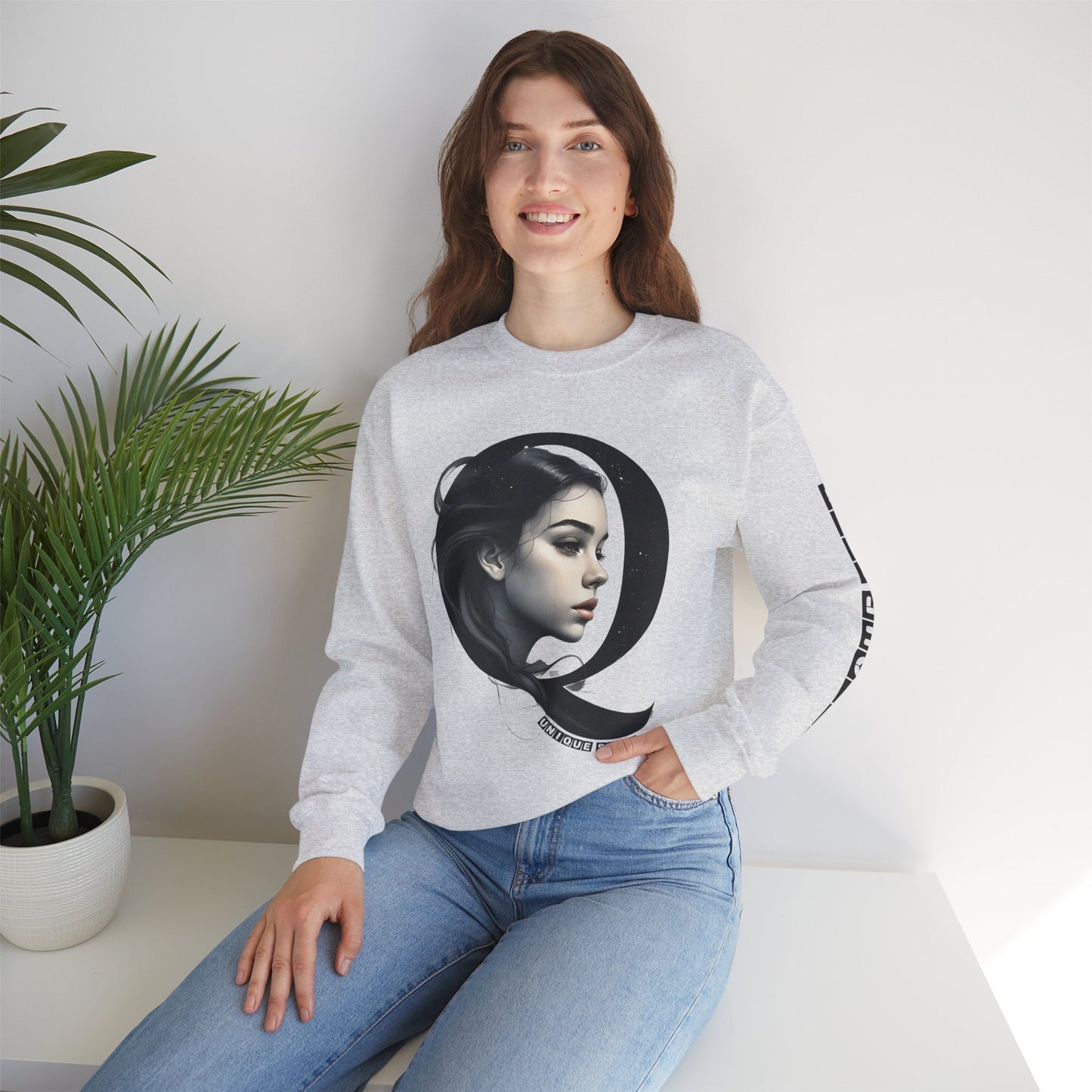Letter Q, Stylish Artistic Sweatshirt, Trendy Crewneck, Graphic Sweater, Cozy Unisex Top, Unique Gift for Art Lovers, Everyday Comfort
