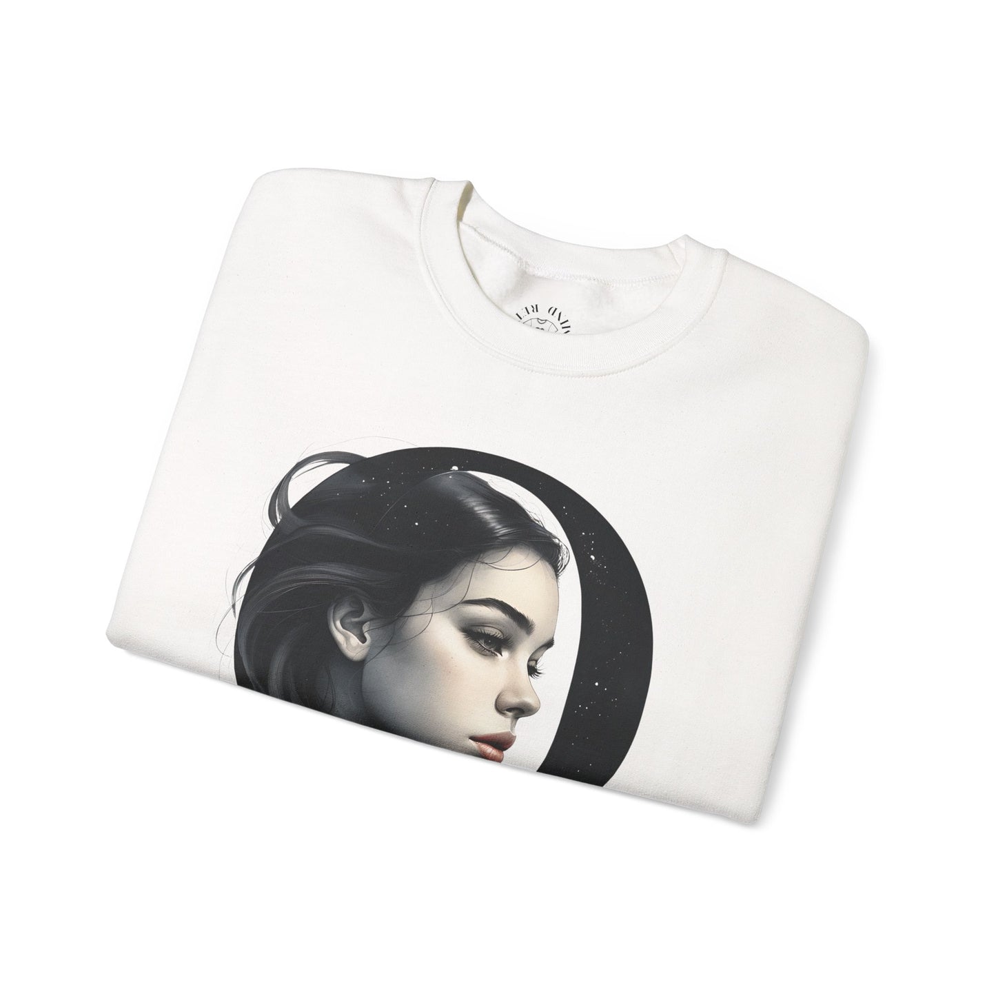 Letter Q, Stylish Artistic Sweatshirt, Trendy Crewneck, Graphic Sweater, Cozy Unisex Top, Unique Gift for Art Lovers, Everyday Comfort