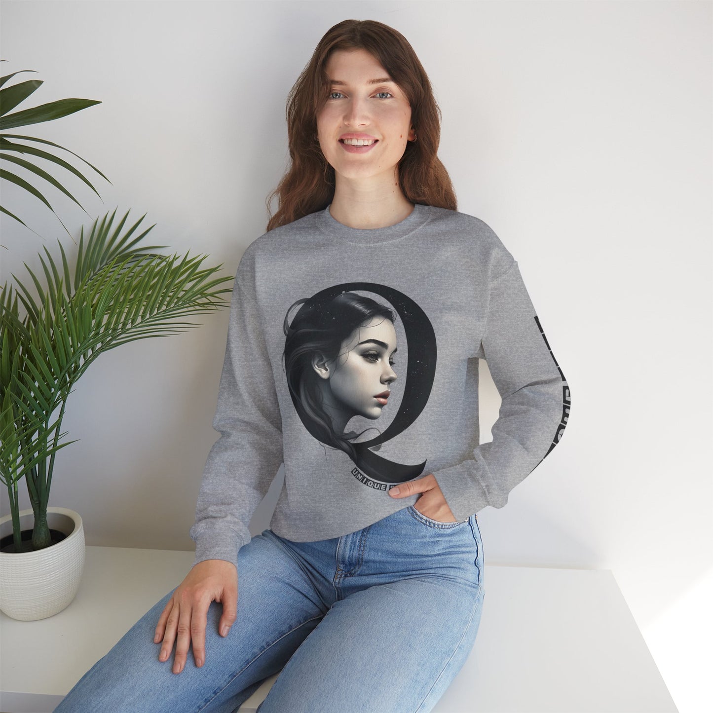 Letter Q, Stylish Artistic Sweatshirt, Trendy Crewneck, Graphic Sweater, Cozy Unisex Top, Unique Gift for Art Lovers, Everyday Comfort